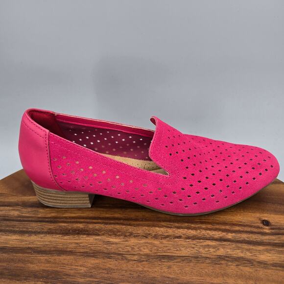 Clarks Shoes Women's 7 Wide Fuschia Pink Suede Leather Perforated Career Flats - Picture 1 of 7